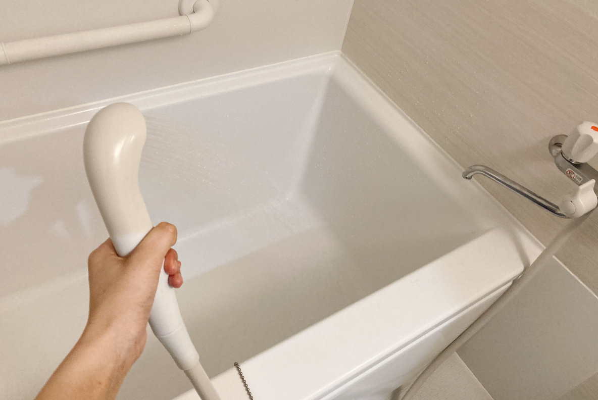 ルックプラス バスタブクレンジング なら約1分でお風呂掃除が完了 シュッとして流すだけって楽チンすぎる Roomie ルーミー