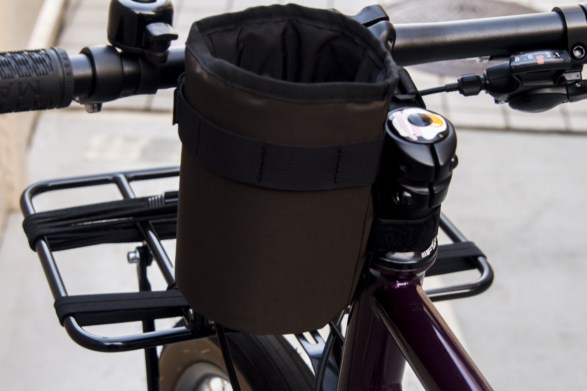 自転車のハンドルに筒型バッグを付けるだけでめっちゃ便利になるって知ってる Roomie ルーミー