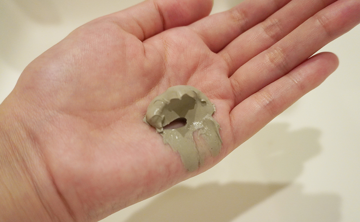 イニスフリーの クレイマスク で黒ずみやごわつきが気になる肌をスッキリ解決 マイ定番スタイル Roomie ルーミー