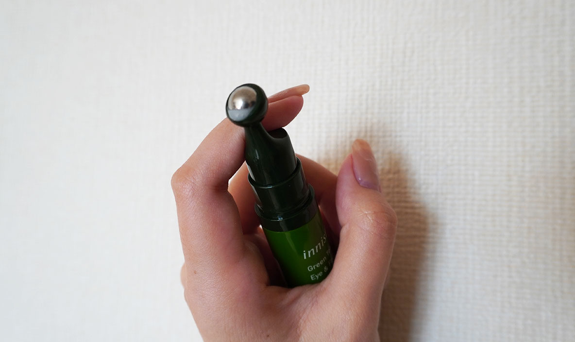 イニスフリーの ひんやり美容液 ローラー で目元マッサージにハマったよ Roomie ルーミー