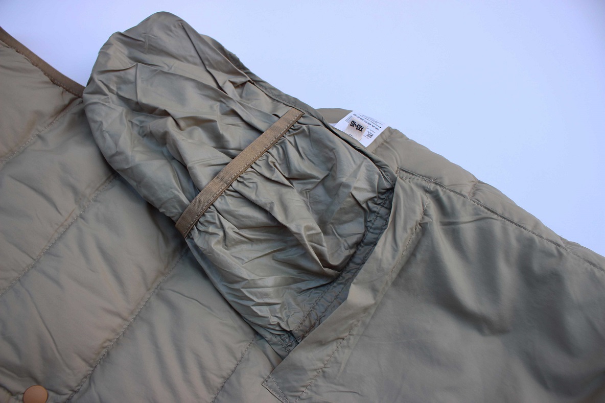 サイズ感とデザインに細かい差が Muji Laboと無印良品のダウンベストを比較してみたよ マイ定番スタイル Roomie ルーミー