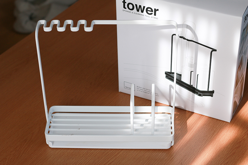 洗い物ツールの置き場所 ここが正解だった 山崎実業のスタンドでシンク周りが片付いた Roomie ルーミー