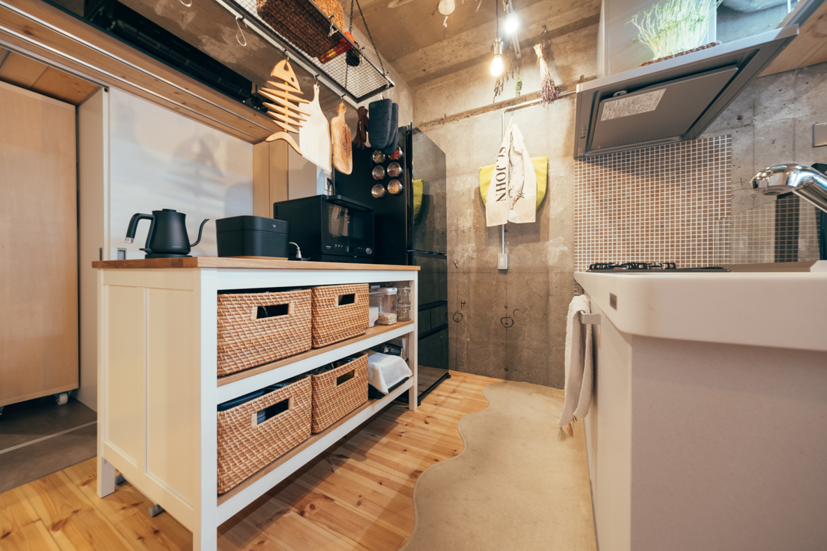 可動棚で間取りが変わる47 空間をカスタマイズする整理収納アドバイザーのふたり暮らし 杉並区 みんなの部屋 Roomie ルーミー