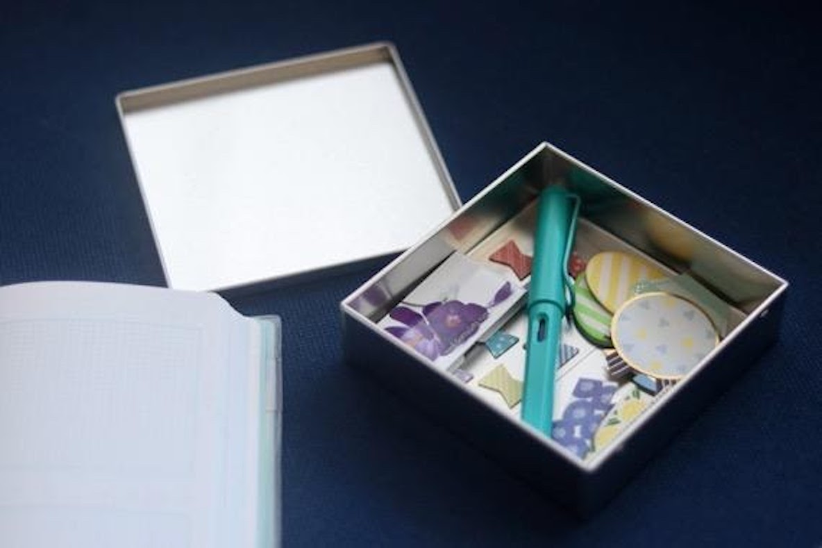 Found Mujiで見つけたブリキ缶のシンプルで無骨なデザインに一目惚れ 全種類集めて日用品の収納に大活躍中 Roomie ルーミー