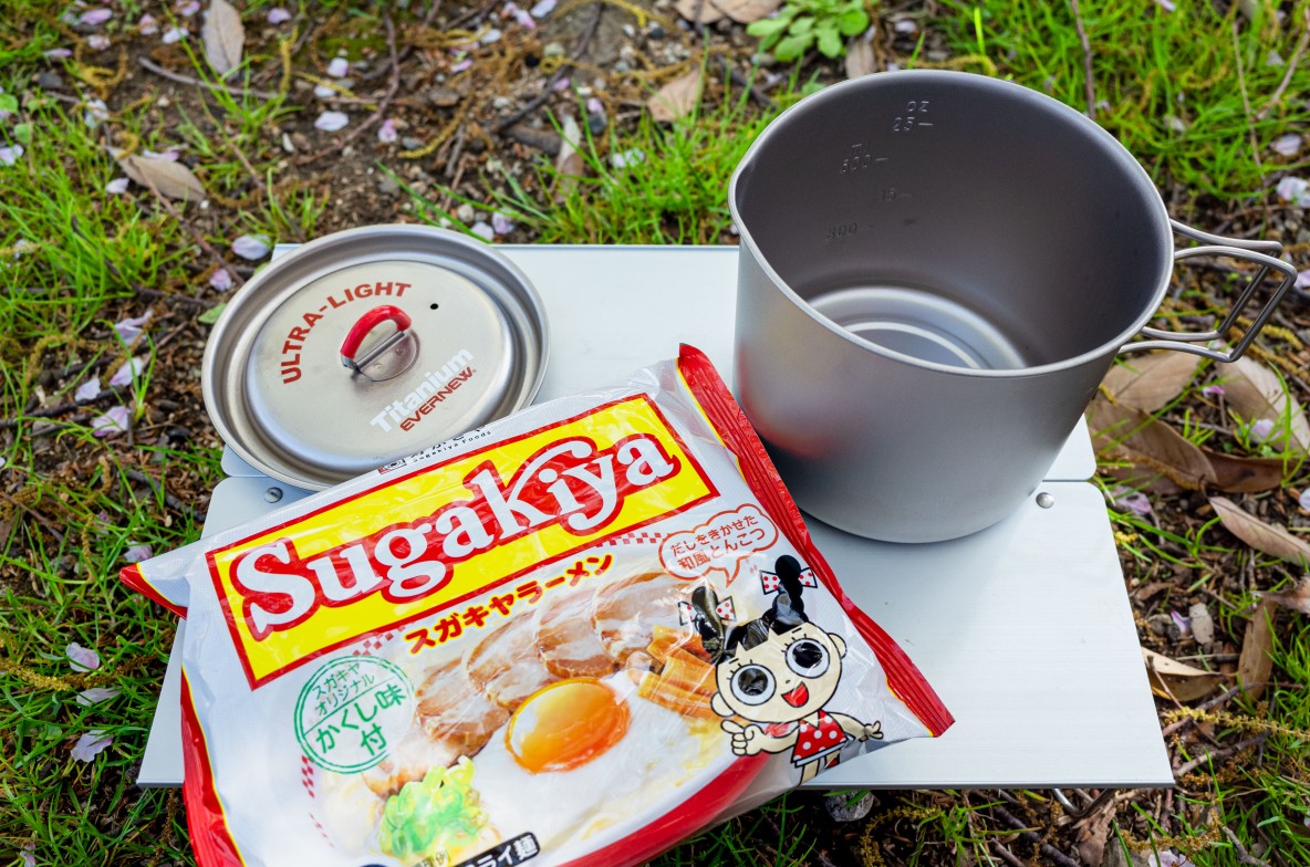 Evernewの チタンマグポット900 が二人キャンプで大活躍 スタッキングもできちゃうよ Roomie ルーミー