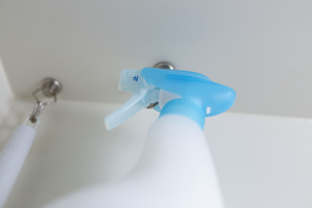 お風呂場には極力何も置きたくないから 掃除道具は マグネットフック運用 にしてます Roomie ルーミー