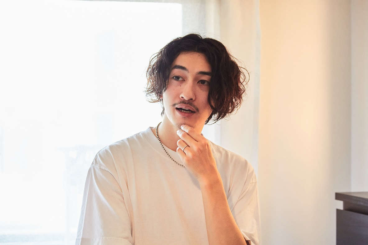 ミッドセンチュリーの名品で仕上げた28 のふたり暮らしは マイナス出発 の仮住まい Roomie ルーミー