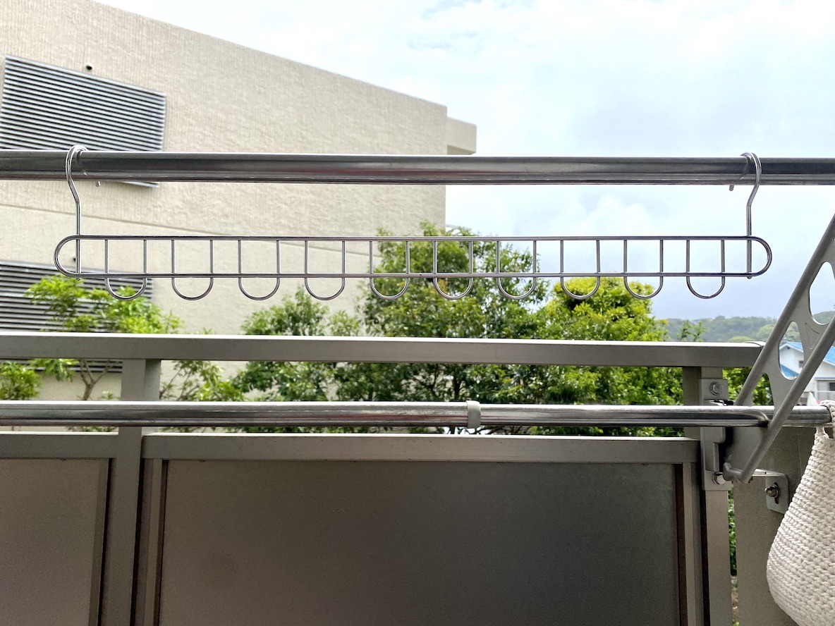 ベルメゾンの10連ハンガーで 洗濯物が風でズレる問題 を解決した Roomie ルーミー