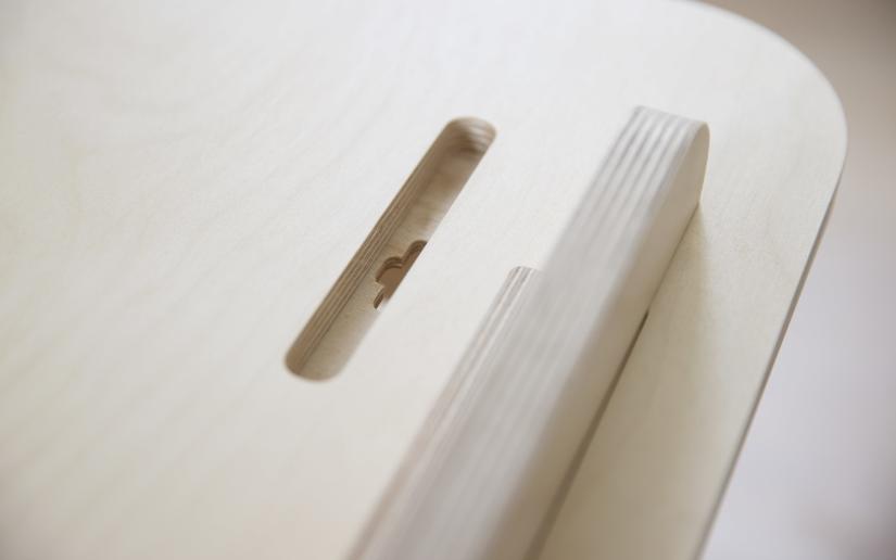 Koala's desk and chair look perfect for telework! Both can be assembled