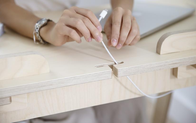 Koala's desk and chair look perfect for telework! Both can be assembled
