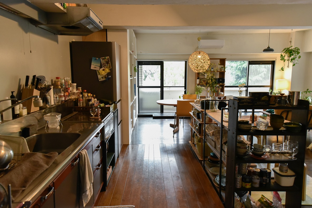 賃貸なのにdiyし放題 遊びと仕掛けが詰まった 51 ワンルームのふたり暮らし みんなの部屋 Roomie ルーミー