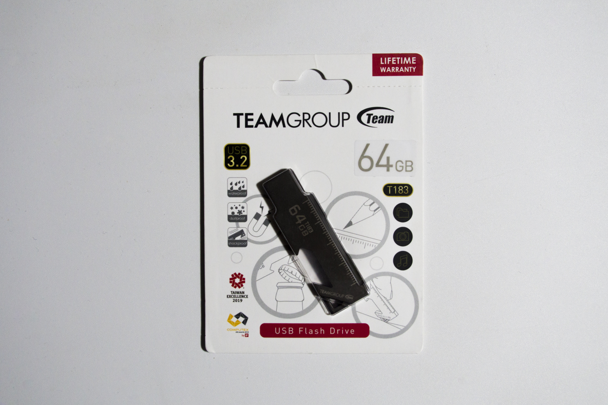 Usbメモリーが多機能になっちゃった デスクに置きたいユニークなマルチツールを発見したぞ Roomie ルーミー