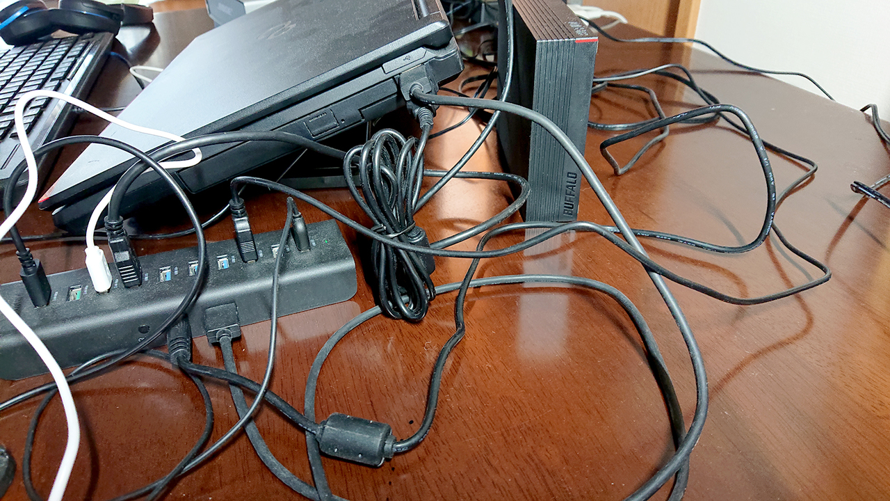 狭 い隙間のホコリ掃除に 山善のブロワーを使ってみた Roomie ルーミー