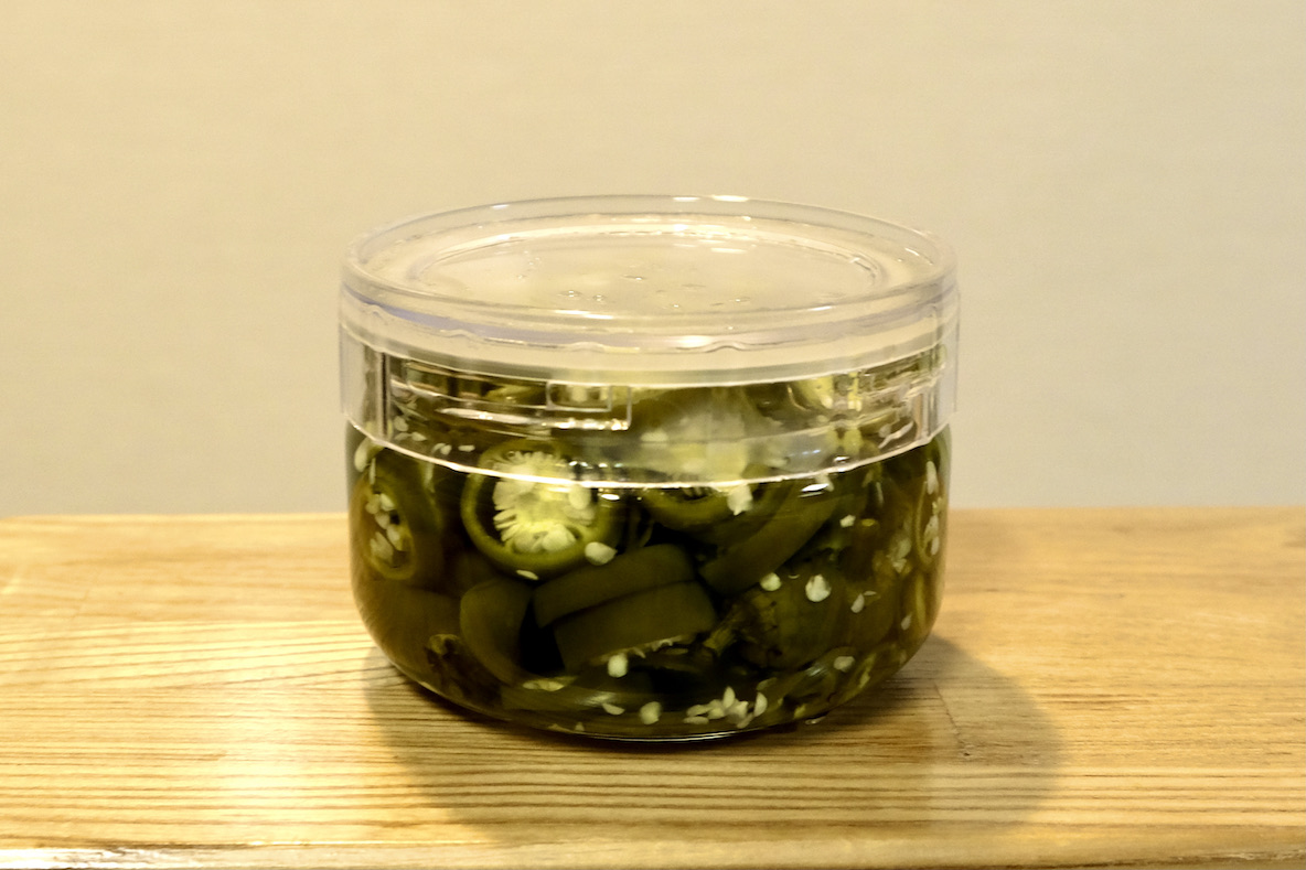 スーパーで地元産のハラペーニョを発見 酸味と辛味がクセになる簡単スパイシーピクルスを作ってみました Roomie ルーミー