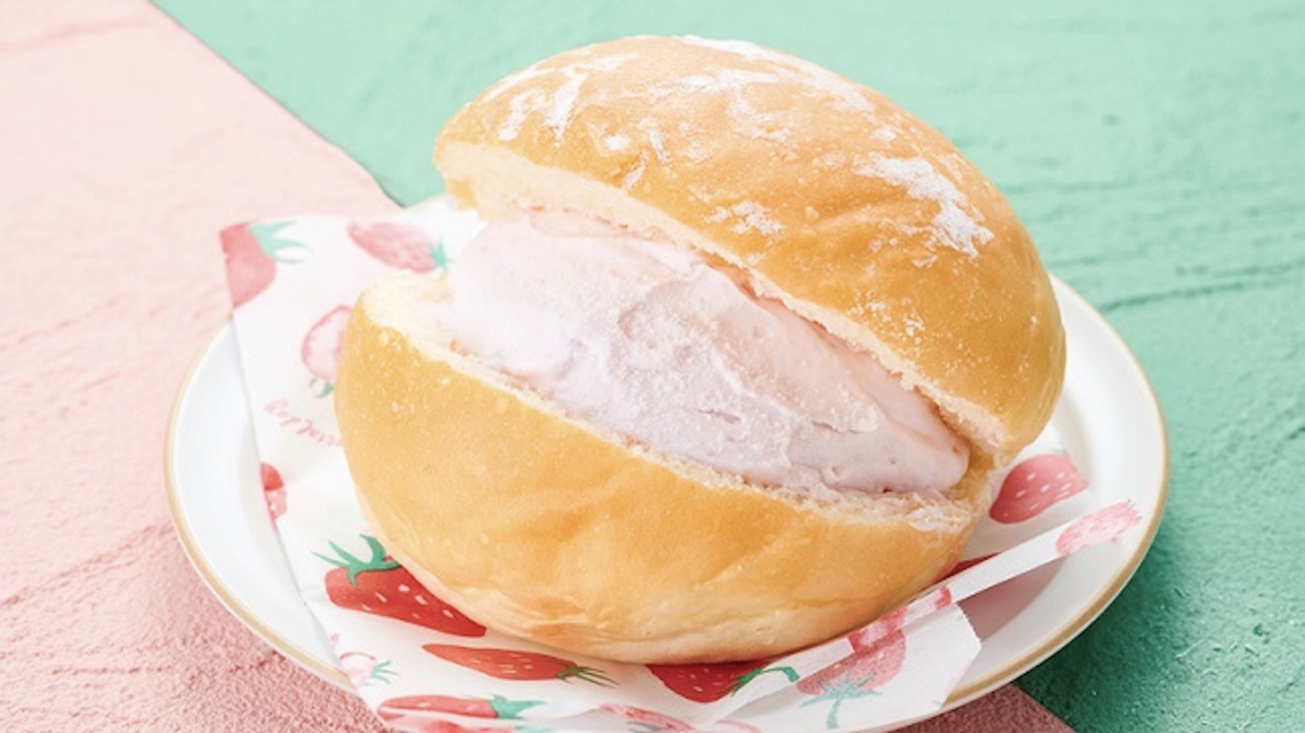 ローソンストア100 「マリトッツォ(いちごホイップ)」 商品単体