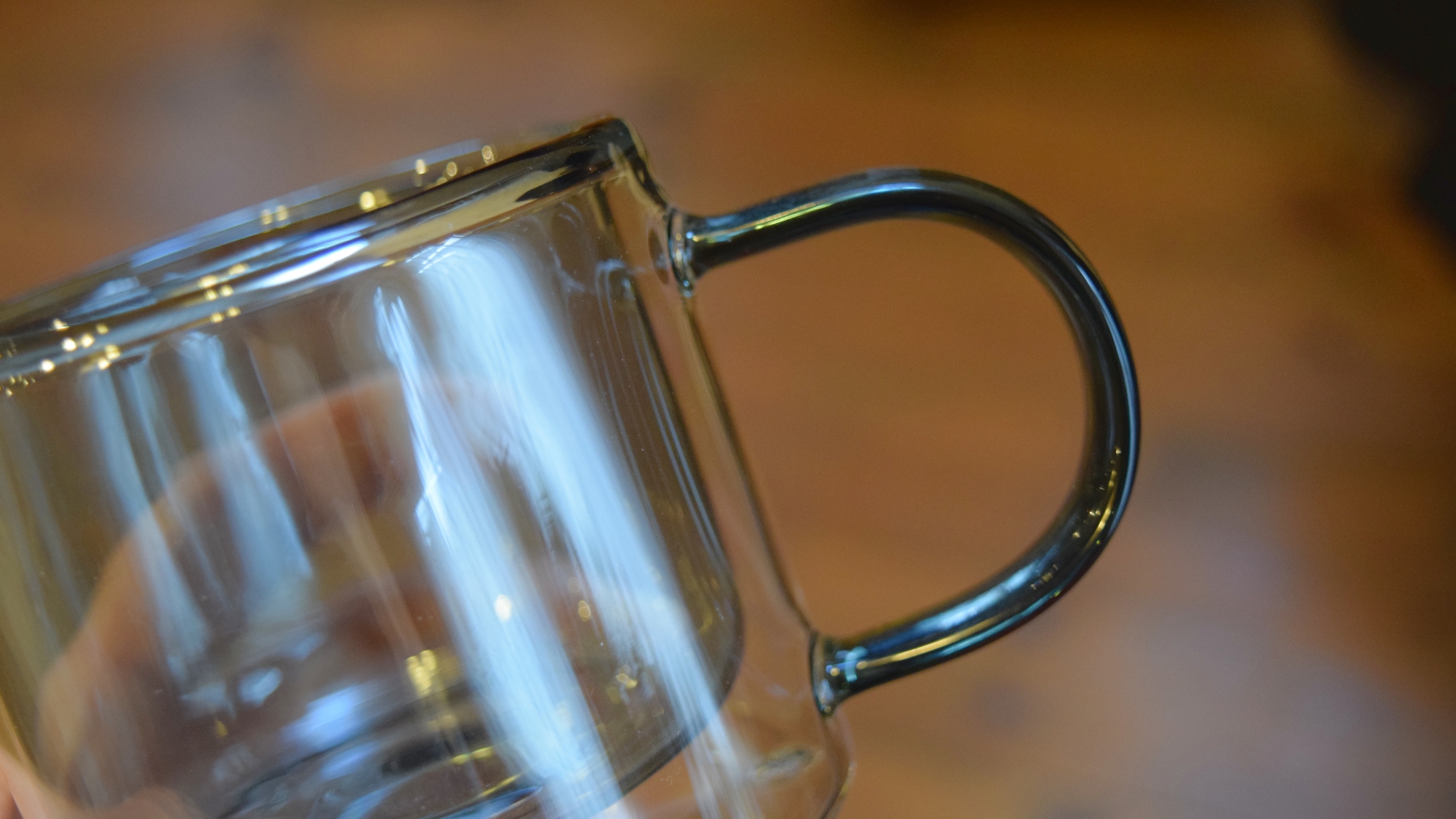 ダイソーにグレーのダブルウォールグラスが登場してた 飾っておきたいほど美シルエットだな マイ定番スタイル Roomie ルーミー