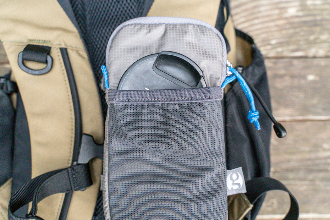 アウトドアシーンで感じる 大きめのスマホどこに収納する問題 このポーチを買ったら1発で解決しちゃったよ Roomie ルーミー