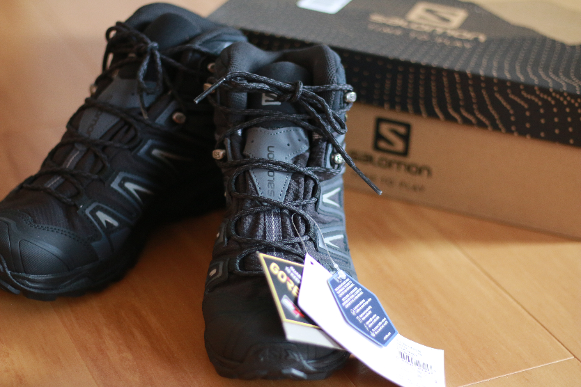 サロモンのハイキングシューズ 本当に買ってよかった 防水透湿なのに軽量で 普段使いにも最高なんだ Roomie ルーミー