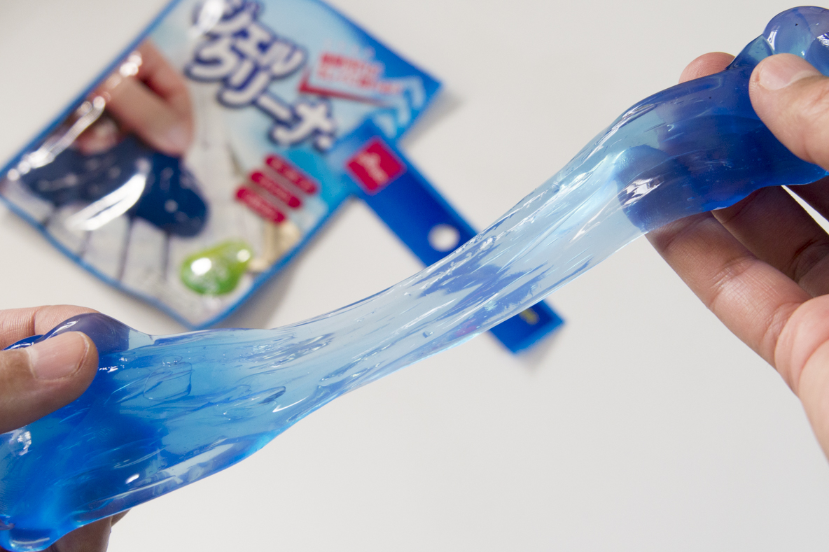 細かいホコリがバッチリ取れる ダイソーの お掃除スライム でキーボードやリモコン 車内のお掃除が捗るな Roomie ルーミー