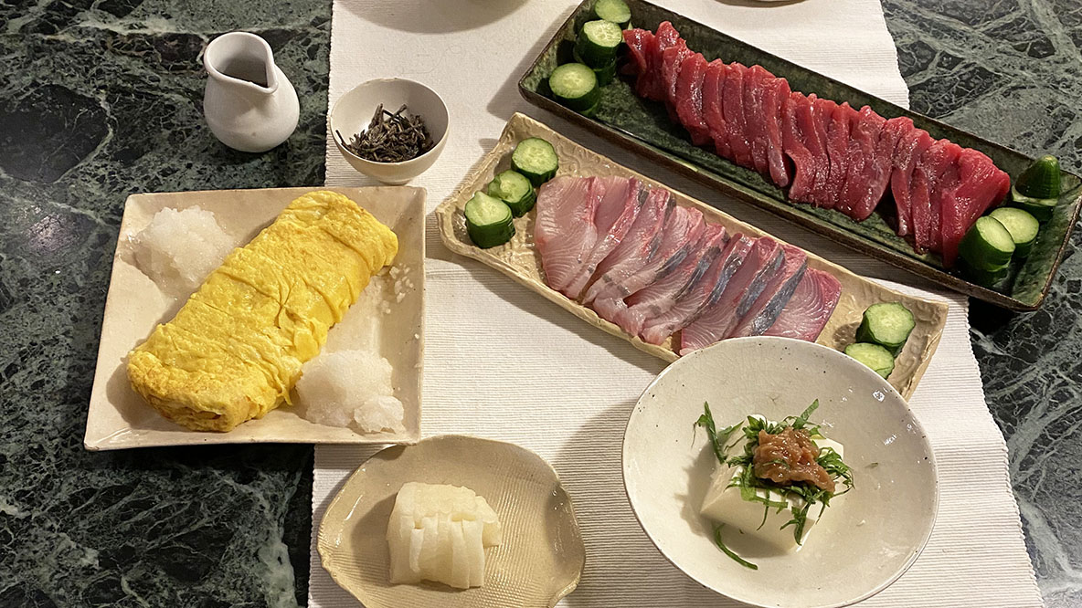 マグロとカンパチの刺身 冷奴 だし巻き卵 こぐれひでこの ごはん日記 Roomie ルーミー