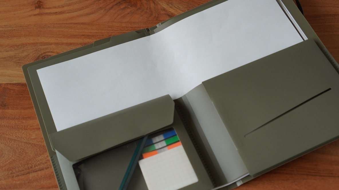 コクヨ 「2つ折りドキュメントファイル〈BIZRACK〉(ミニポケット付き)」