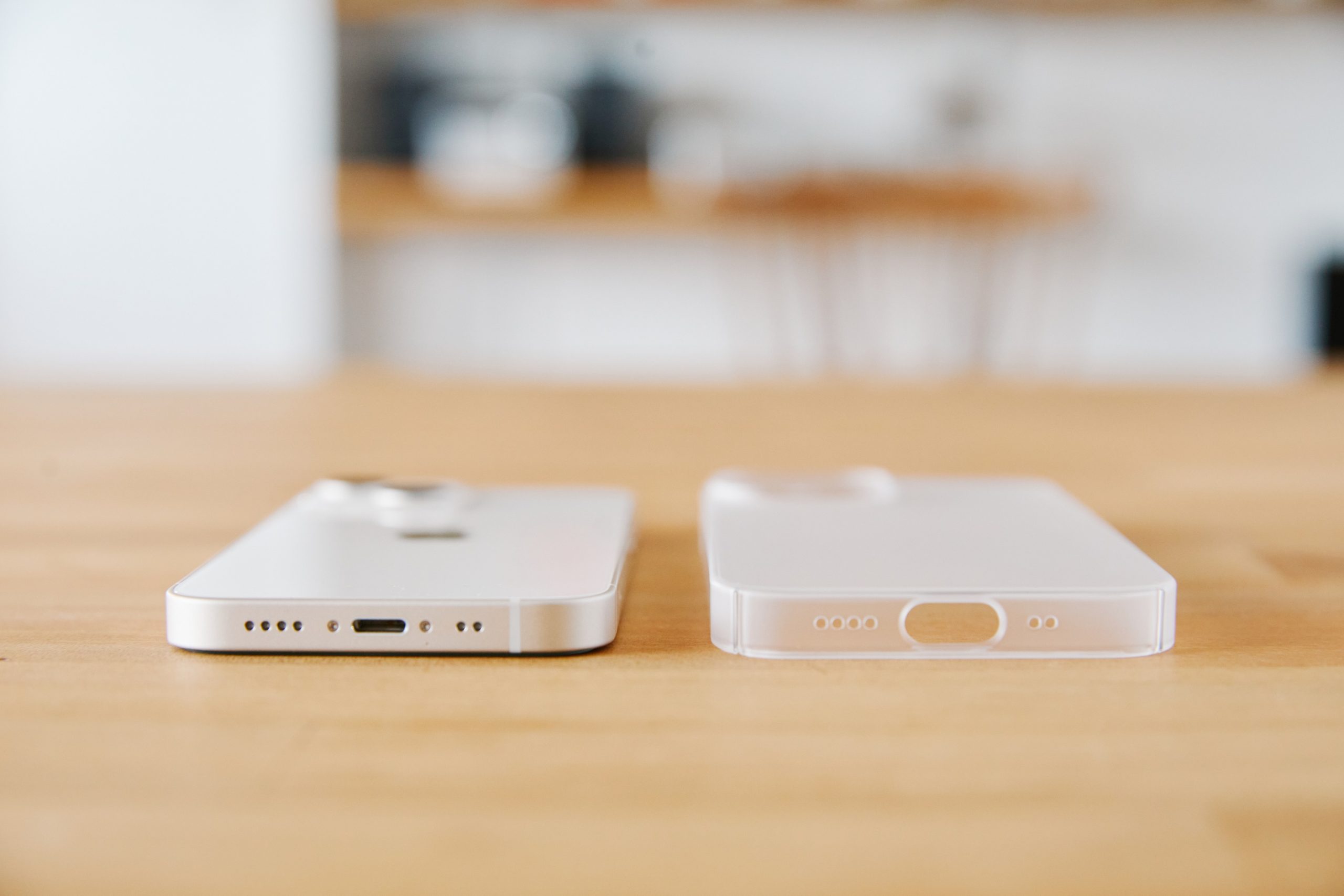 iPhone 13mini本体と比較