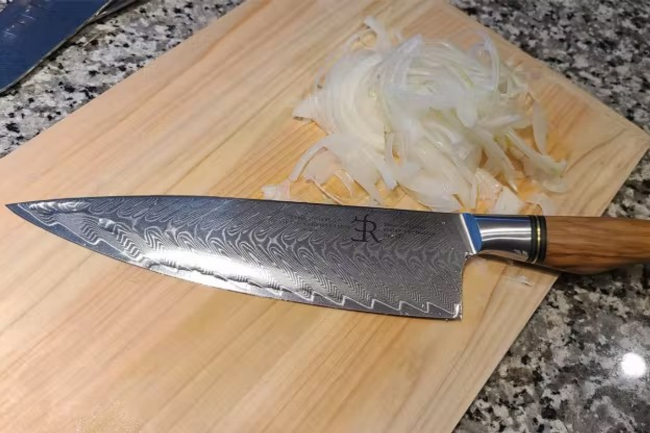 スウェーデン発！ プロ仕様の73層ダマスカスナイフが登場 | ROOMIE