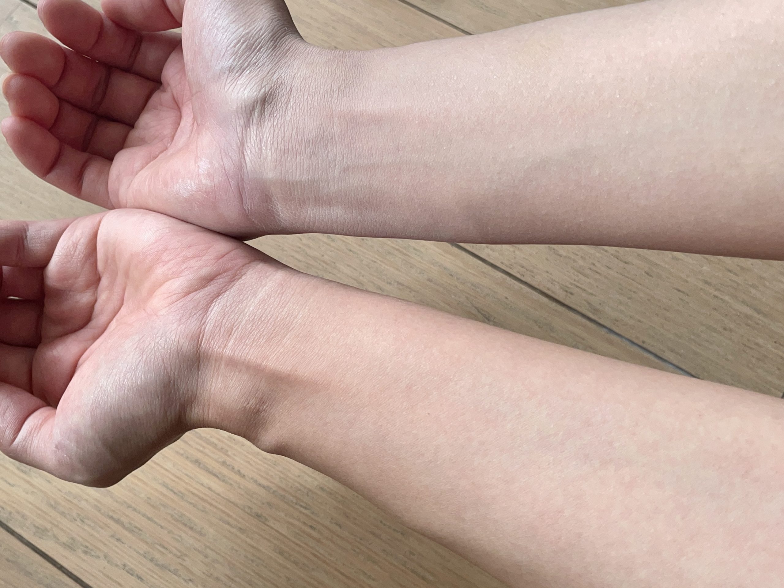 TOUT VERT 「ミネラルサンスクリーン」 腕に塗ったビフォーアフター