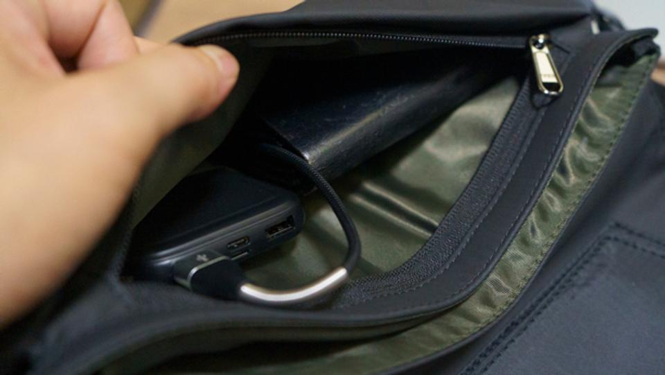 一眼レフが入る! 拡張可能なミニマルスリングバッグ「SEKKEI S-sling ...