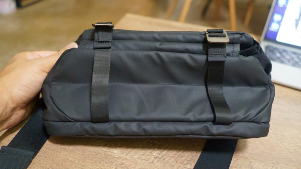一眼レフが入る! 拡張可能なミニマルスリングバッグ「SEKKEI S-sling ...