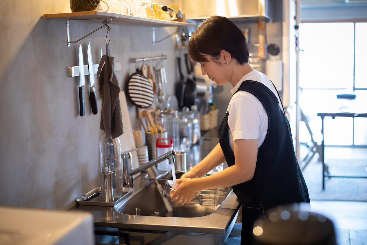 オープン収納にしたキッチン