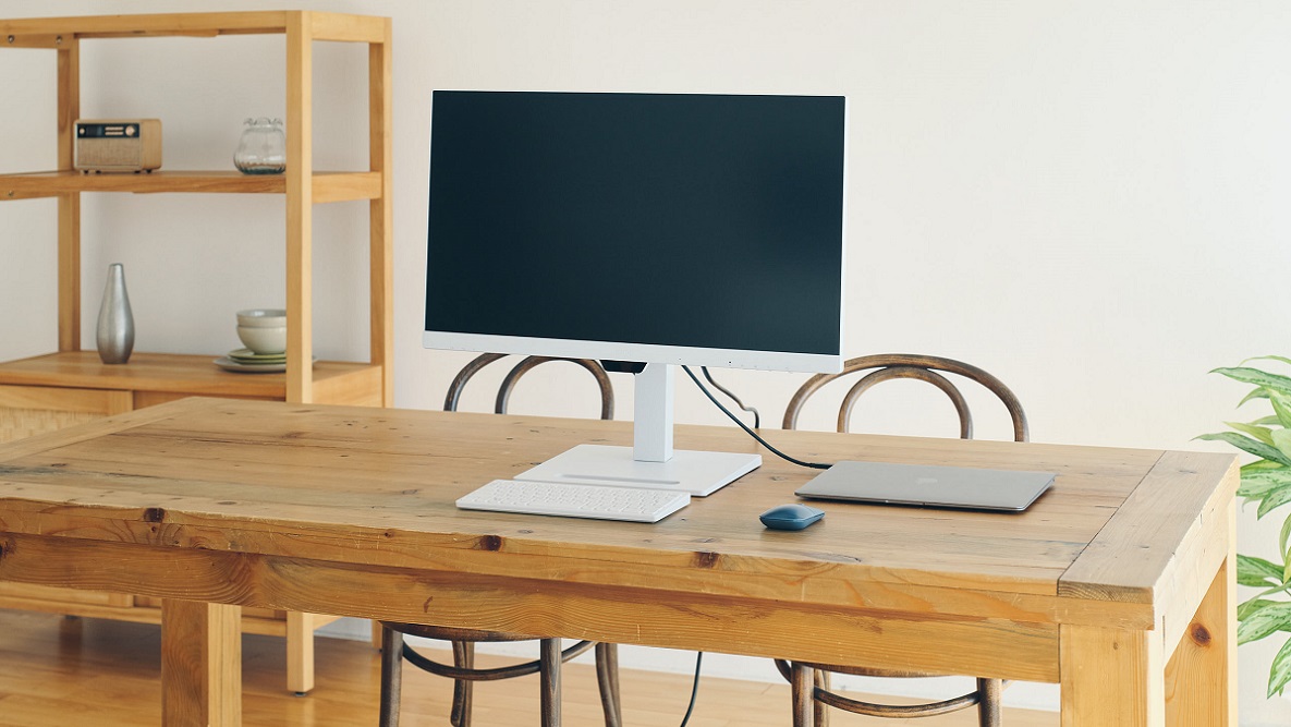 ナチュラルテイストのお部屋に置きたいBenQの新型モニター。配線まで
