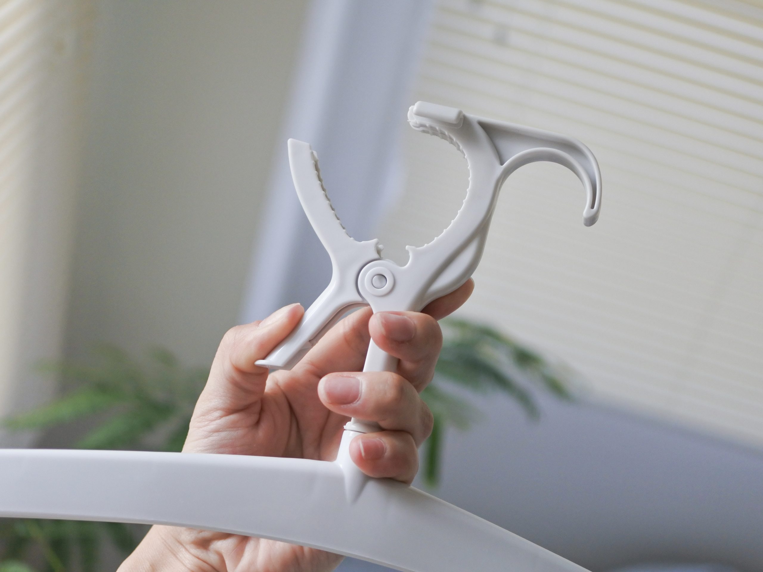 ニトリの「魔法のハンガー」で梅雨の洗濯ストレスが解決！バスタオルも