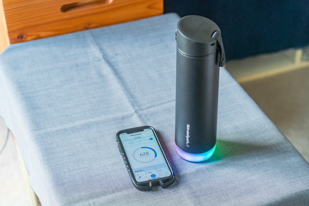 水分補給のタイミングを教えてくれる「HidrateSpark PRO STEEL」で