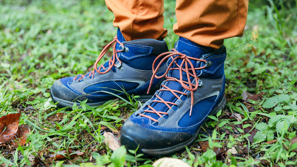 mont-bell 登山靴・トレッキングシューズ 黒・青 ハイカット mont-bell