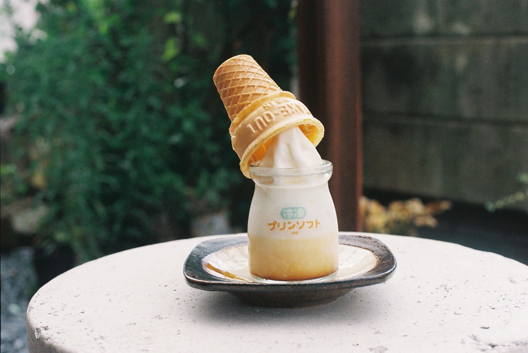 濃厚ミルクで作られたプリンとソフトのやさしい美味しさ。ちょこんと