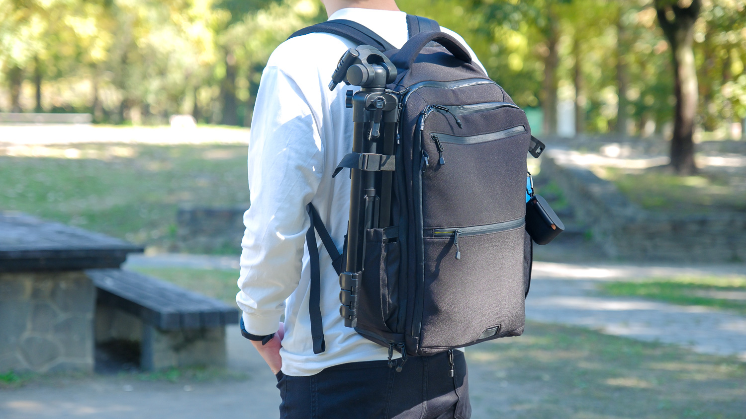 耐久性にも自信アリ！ グラフェン生地の多機能バックパック「LIMITLESS