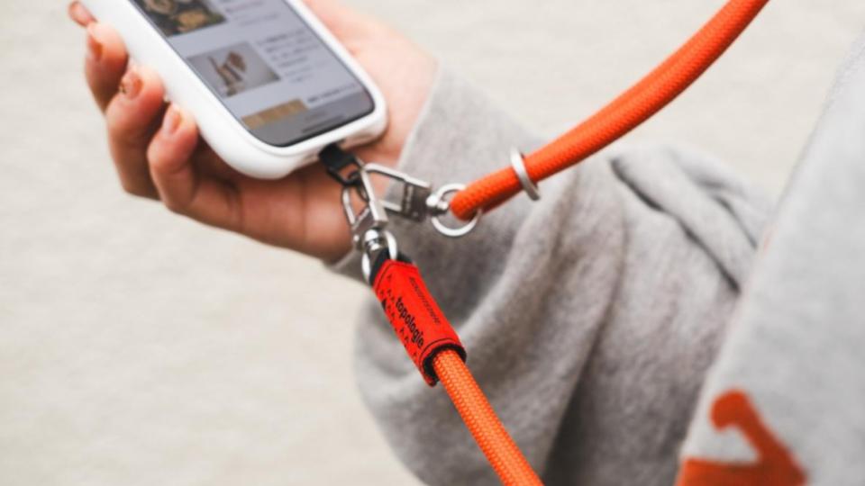 スマホストラップって実際どう…？Topologieのこれを2ヶ月間毎日使って