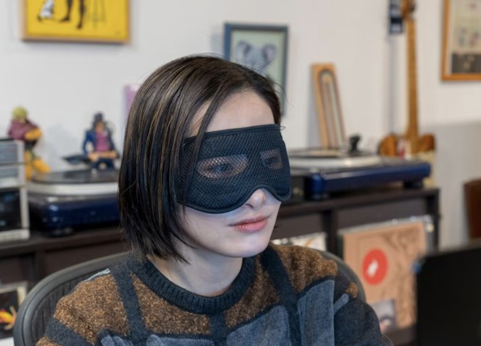 赤外線効果で目を癒す。アイケアしながら作業もできるピンホールアイ