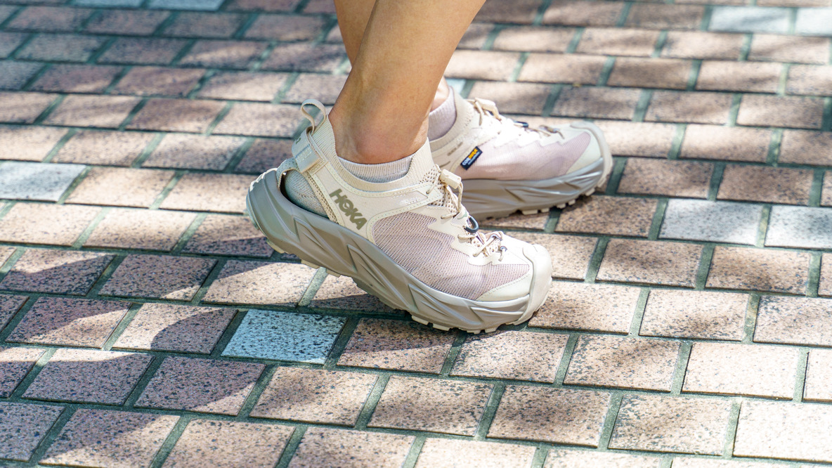 HOKAのHOPARA2、スニーカーのようなフィット感と履き心地が最高すぎる