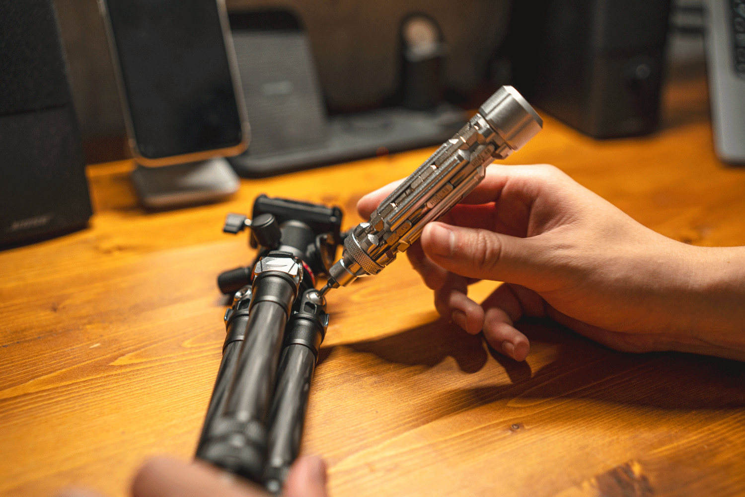 本体に18ビットも内蔵してるんです！ ケース不要のマルチドライバー