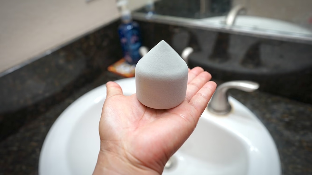 ニトリの「ちょこっと拭き取りスポンジ」を水周りに置いたら、掃除の