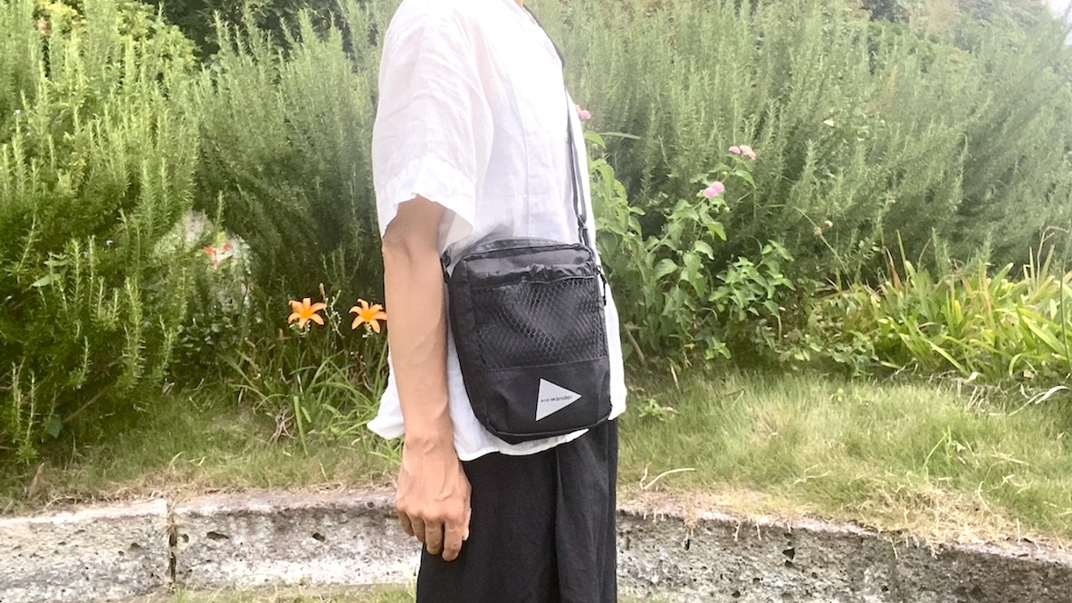 アンドワンダーのショルダーポーチがマイボトル持ち歩きづらい問題を