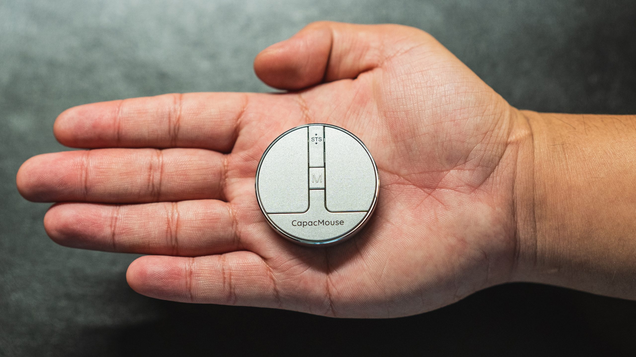 コインサイズでも操作性はグッド。「キャパックマウスNEO」で外出時の