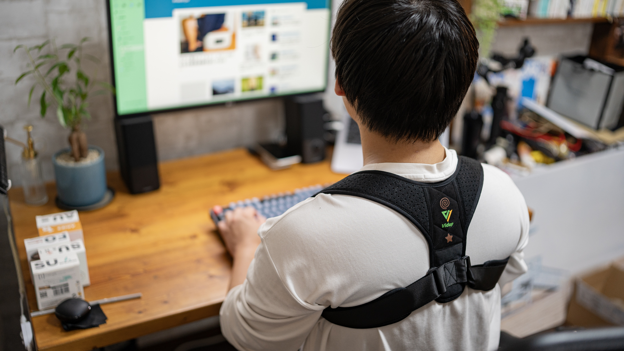 締めつけ感も少なくていいね。価格も手頃な姿勢サポートベルト「Vidup