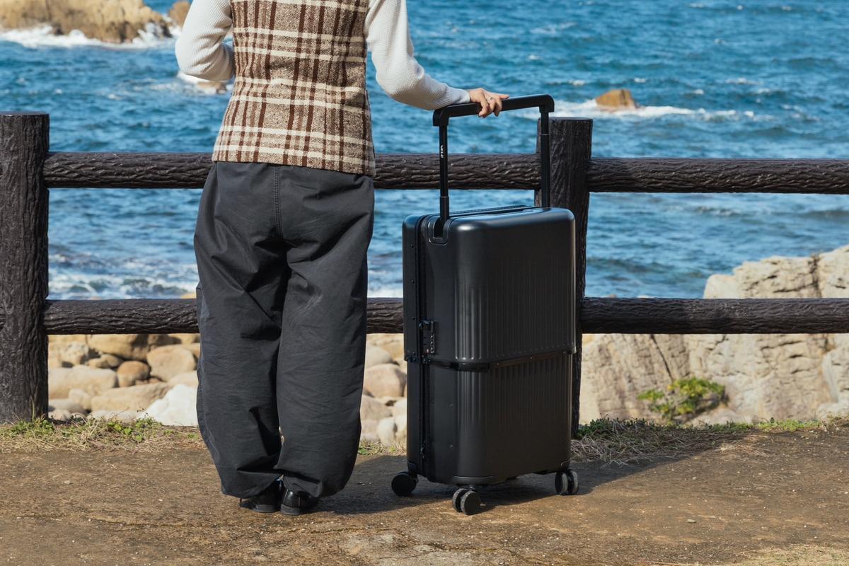 旅行先でサイズを変えられるスーツケースなら、お土産をたっぷり買える