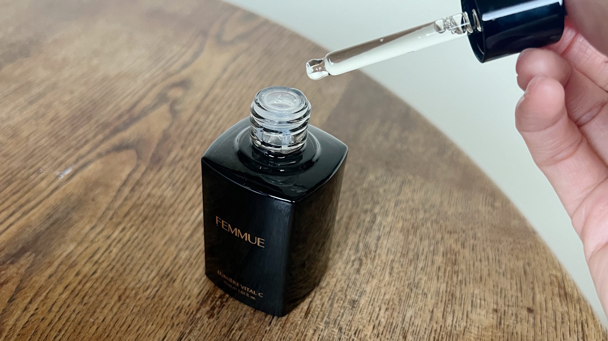 FEMMUEの「ルミエール ヴァイタルC」を数年ぶりに使ってみたら、冬の