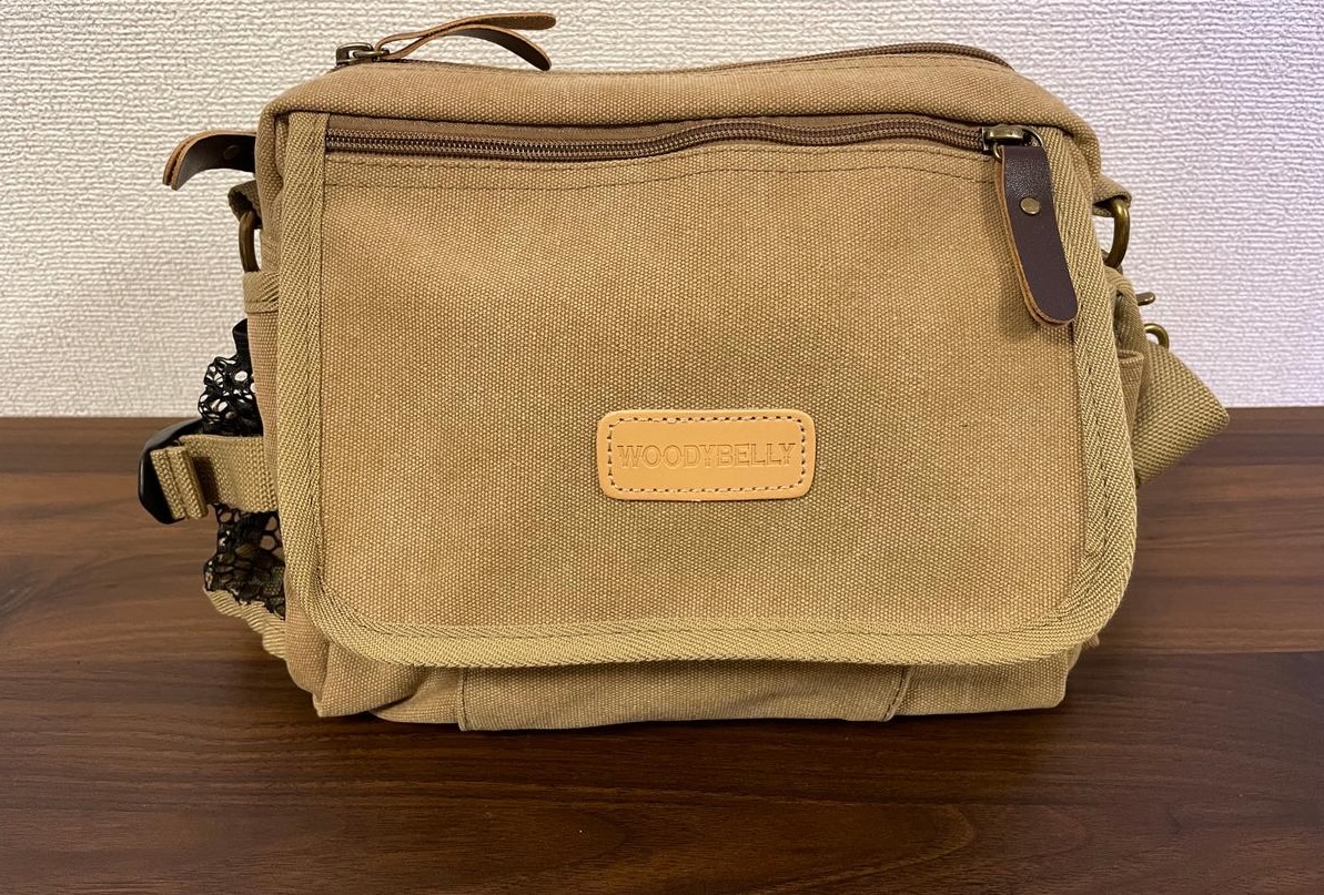 13ポケットで小物が多くても安心！濡れた傘もスマホもお任せの
