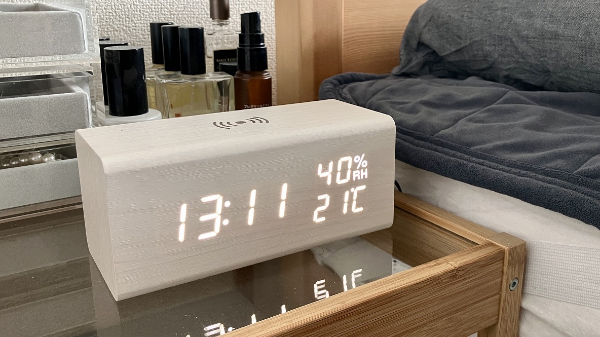 枕元が時計や充電器でゴチャゴチャ…。ニトリの「ブロックみたいなこれ 枕元が時計や充電器でゴチャゴチャ…。ニトリの「ブロックみたいなこれ