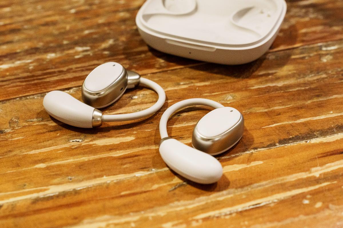 VORMOR VTrans 翻訳ワイヤレスイヤフォン 黒 VTrans AI Earphone 150言語翻訳 ワイヤレスイヤホン - メルカリ